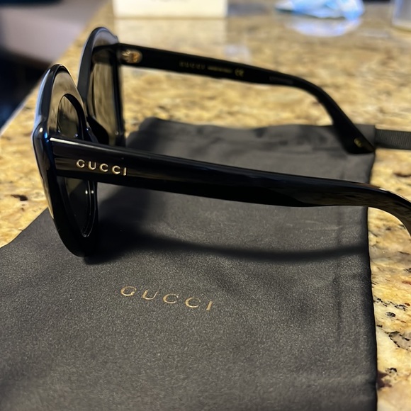 Authentic Gucci GG0117S 001 Women Black Plastic Sunglasses Shades 53/15/140 - Picture 9 of 13